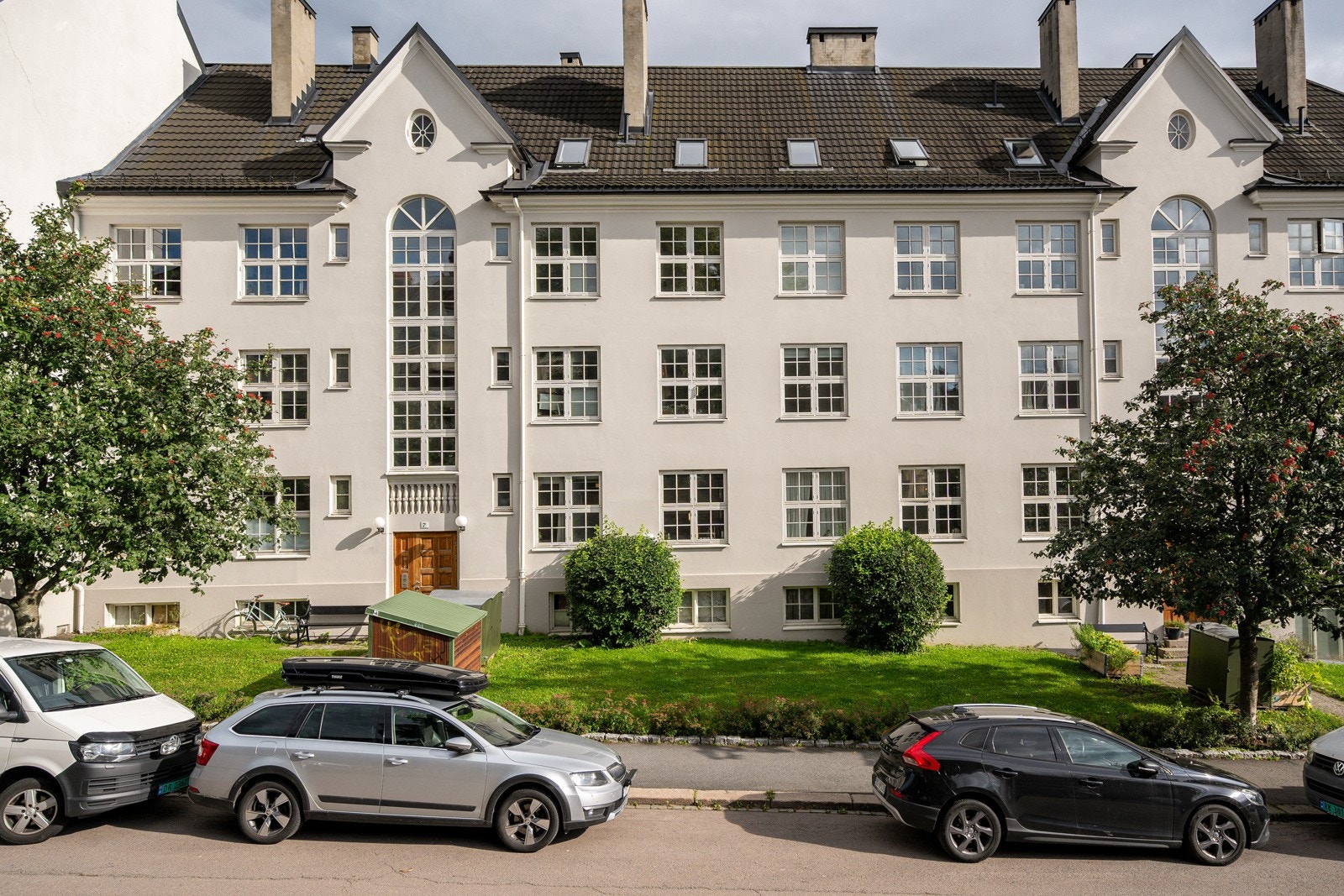Her bor du sentralt, samtidig i et fredelig nabolag, like ovenfor Rodeløkkens Kolonihager og i nærhet av Torshovdalen. Det er kort vei til et bredt utvalg av kollektivmuligheter. Galleribilde