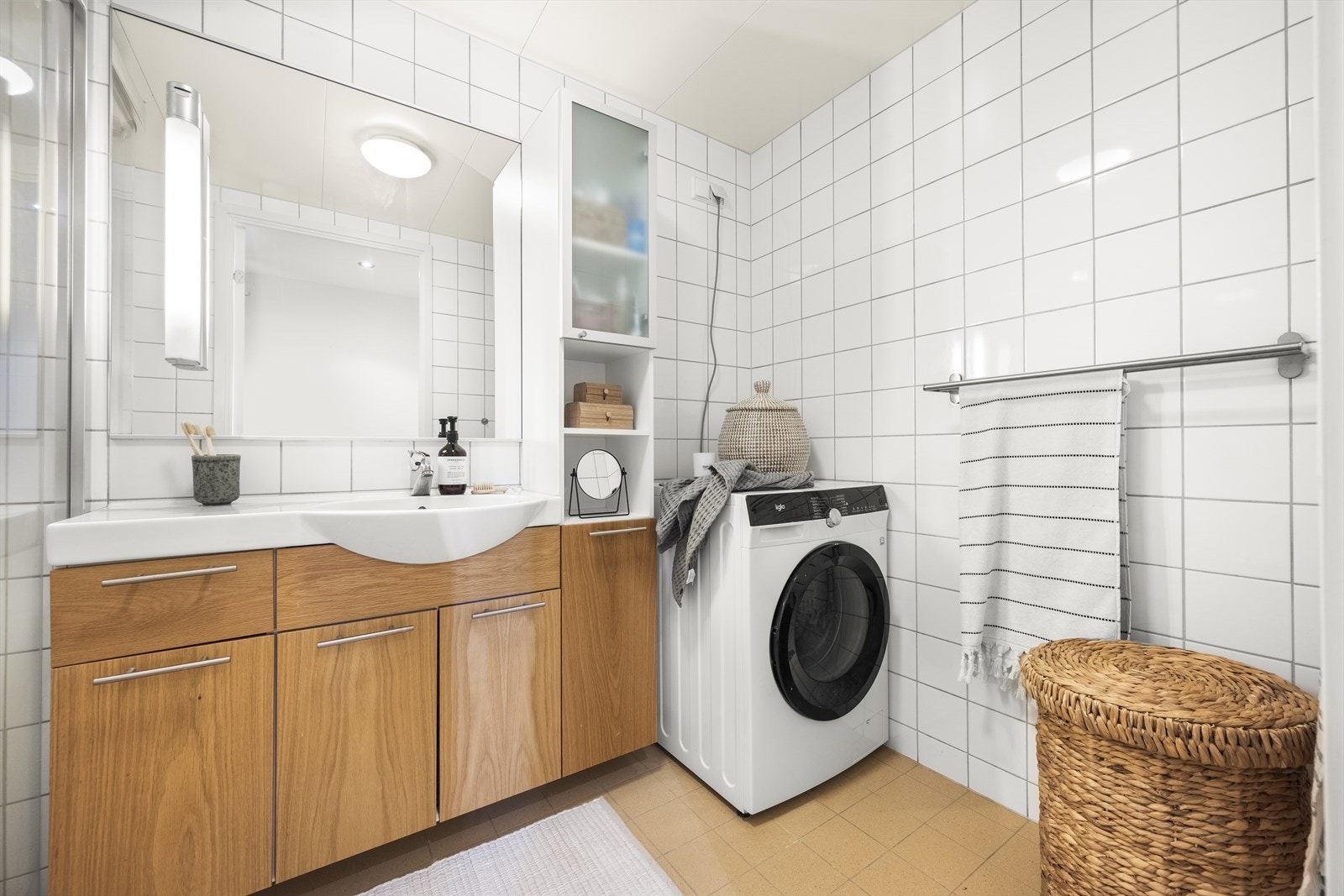 Det er opplegg for vaskemaskin og mekanisk avtrekk Galleribilde