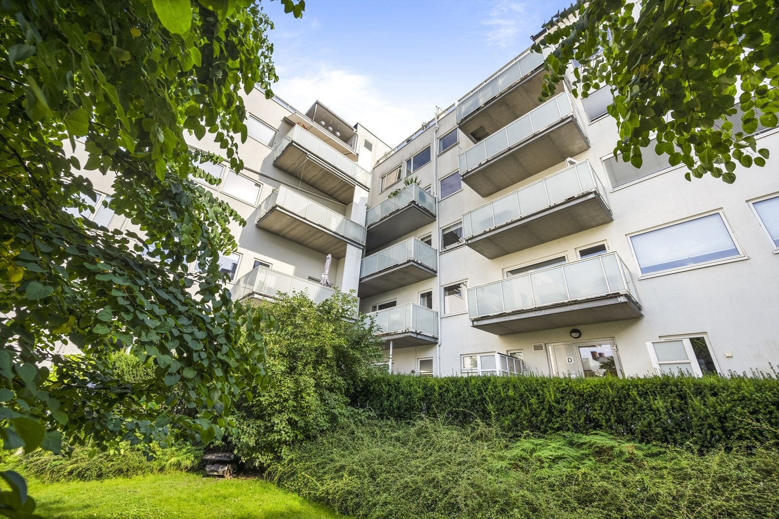 Leiligheten vender i sin helhet mot rolig gårdsrom Galleribilde