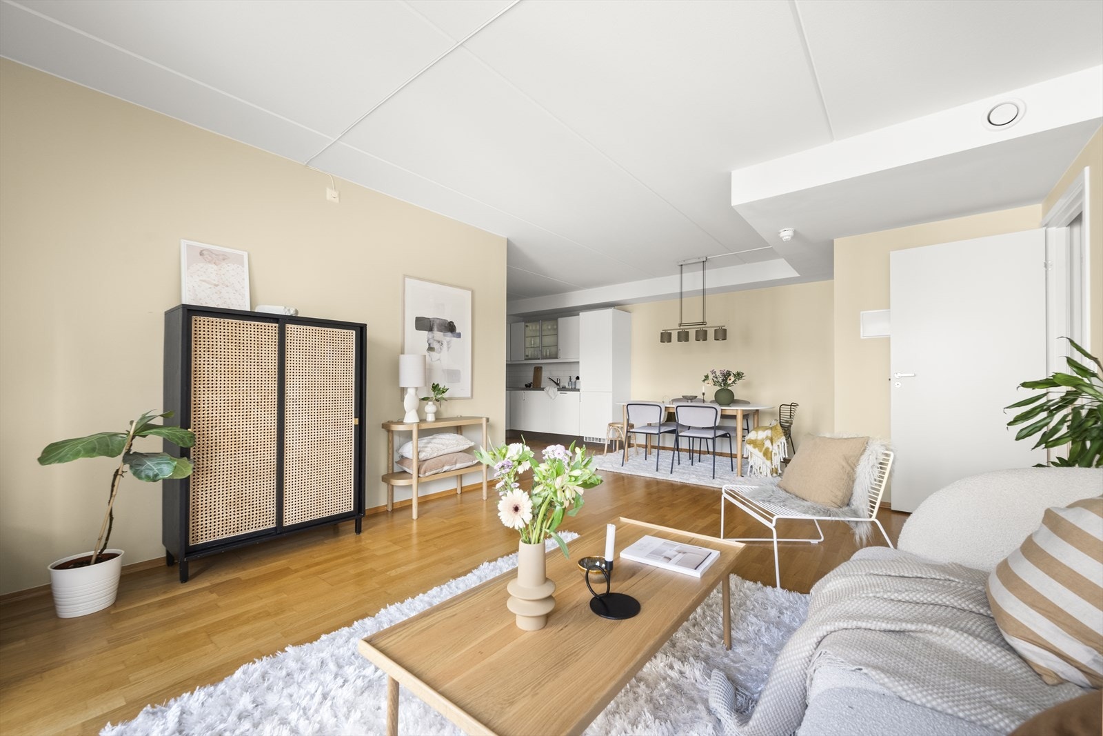 Ved kjøkkenet er det god plass til spisebord Galleribilde