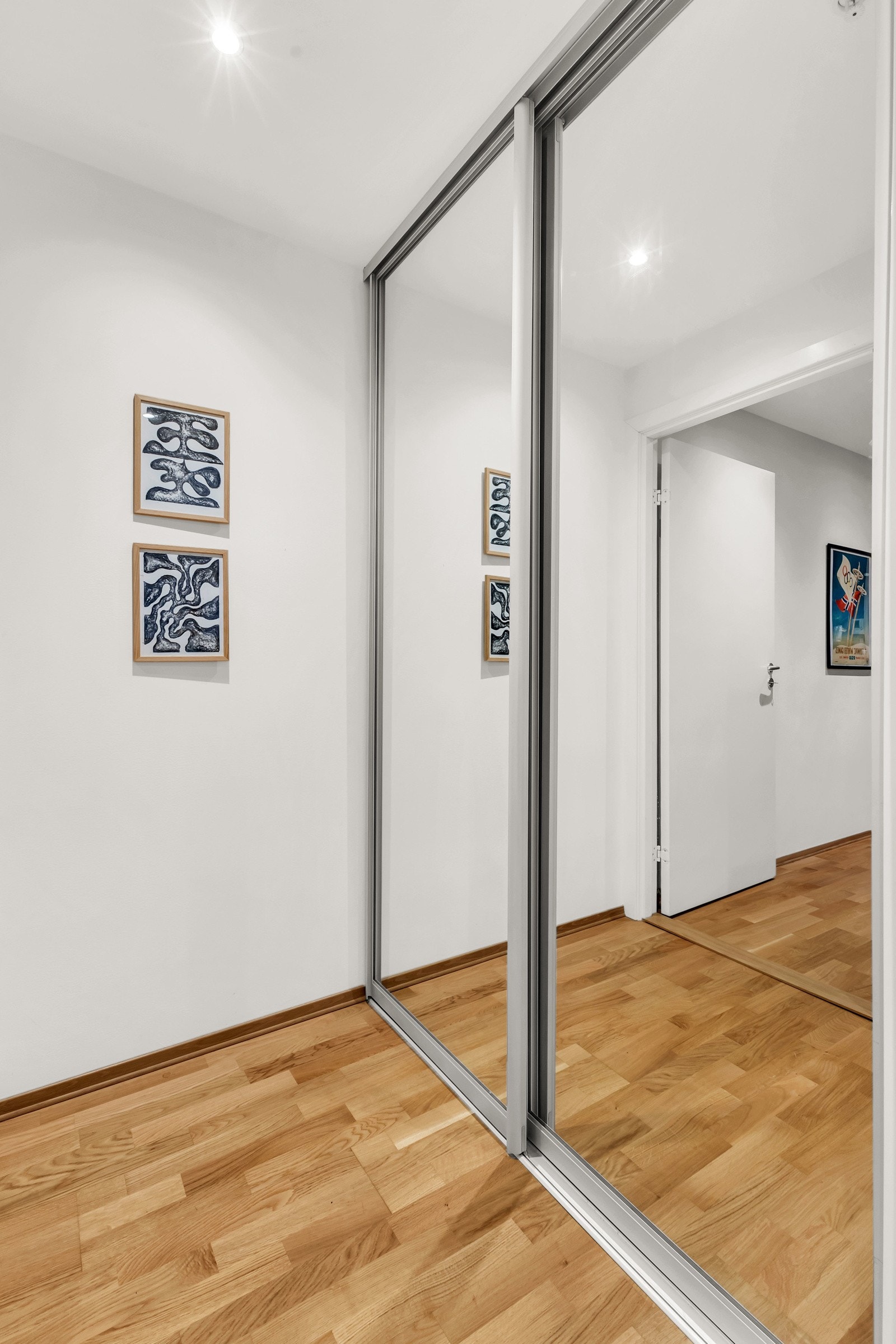 Hjemmet byr på gode oppbevaringsmuligheter, noe det aldri kan bli for lite av. Galleribilde