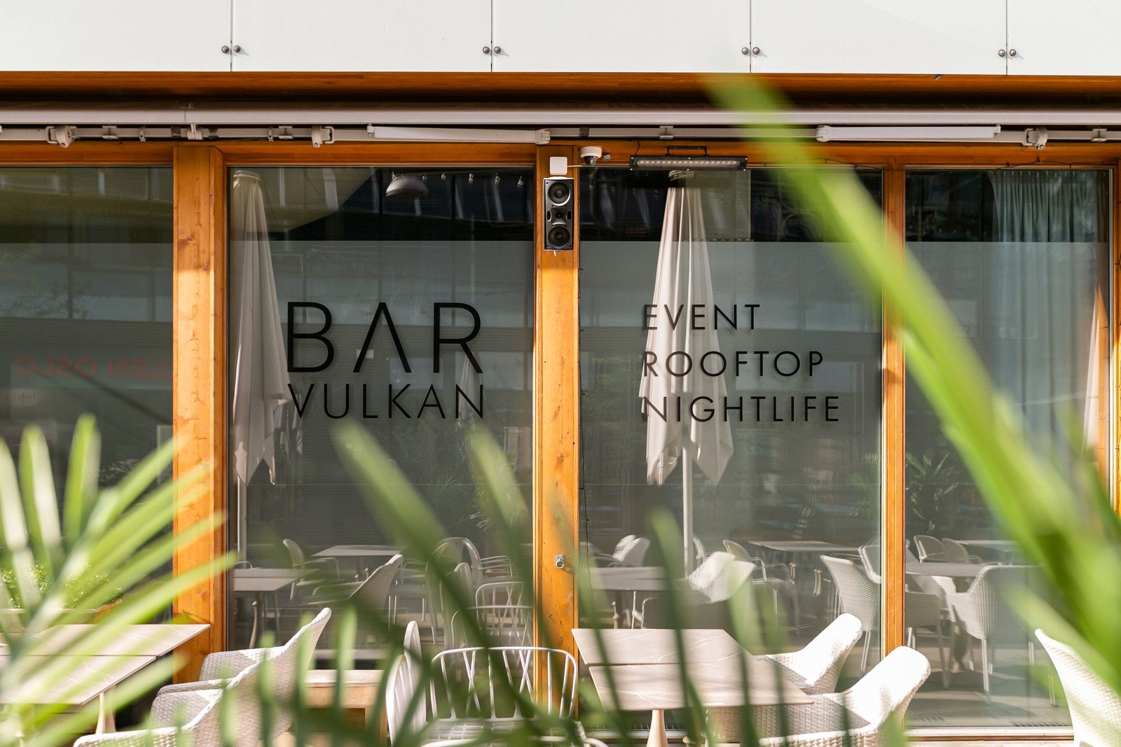 Flere spennende barer i kort avstand. Her fra Bar Vulkan. Galleribilde