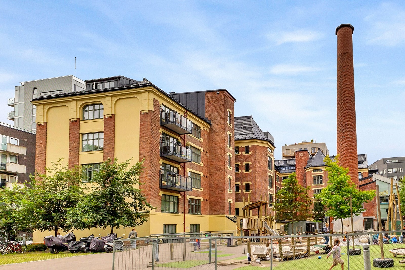 Den opprinnelige hattefabrikken ble renovert til leiligheter i 2014. Galleribilde