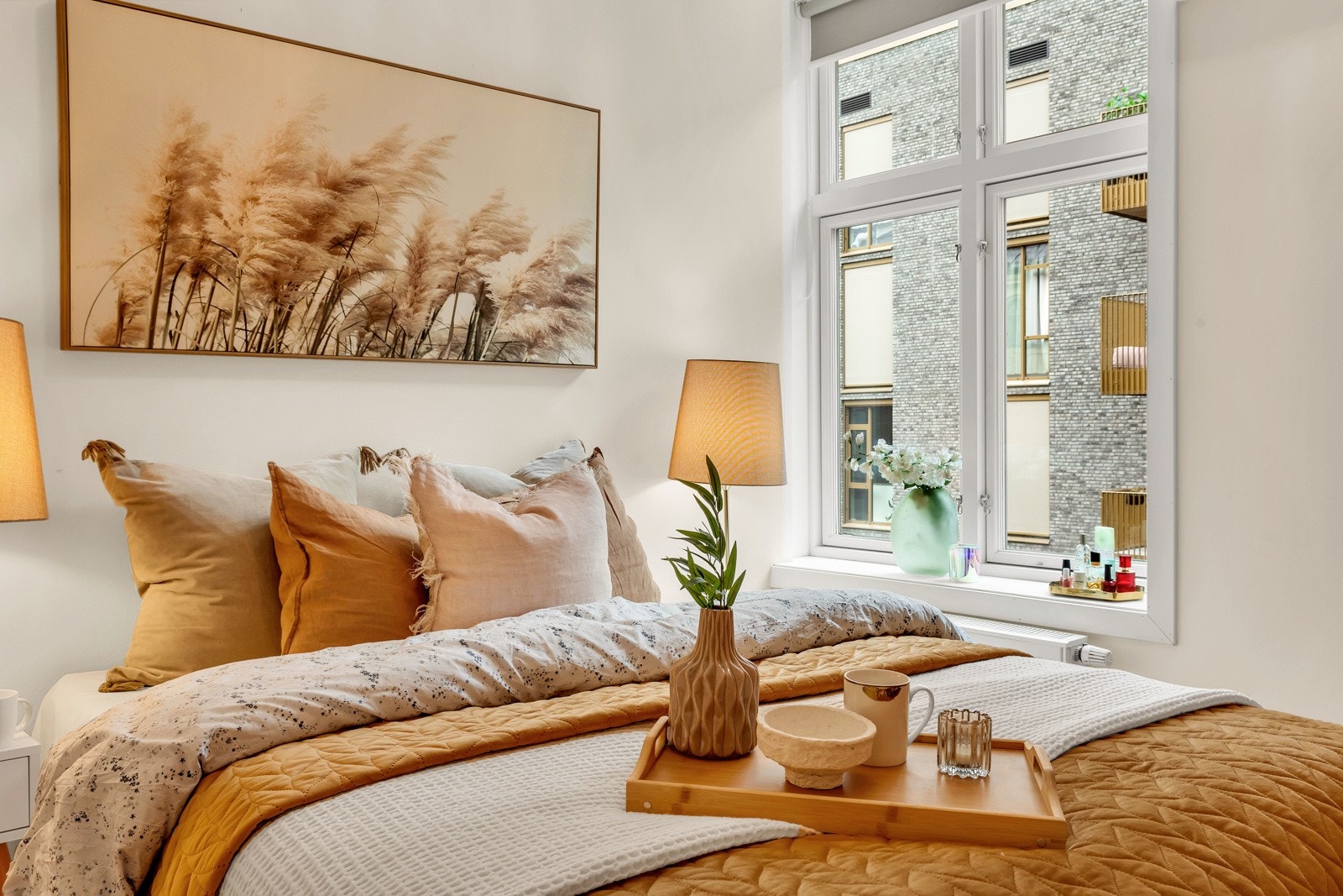 Sov tungt og godt på ditt nye soverom, vendt ut mot rolige omgivelser. Galleribilde