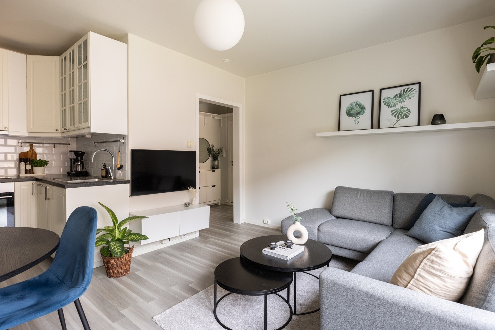 Leiligheten oppleves som svært lys og luftig. Galleribilde