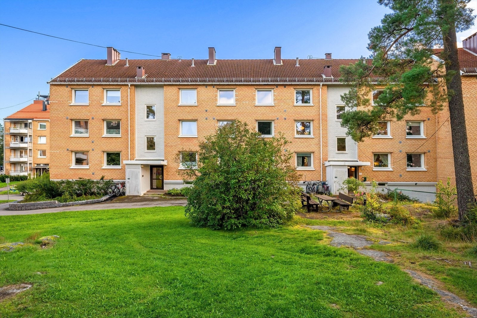 Leiligheten ligger med meget attraktiv beliggenhet i Rabben borettslag på Lambertseter Galleribilde