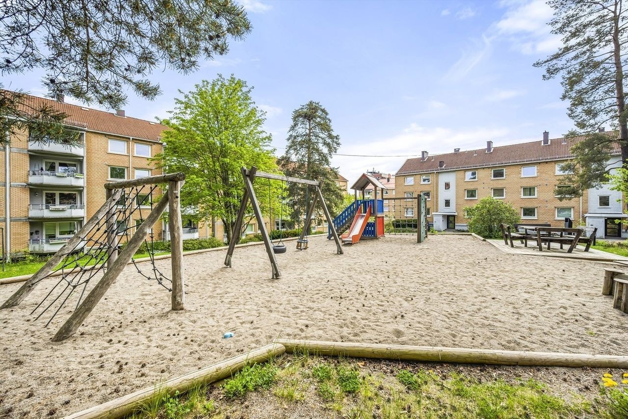 Borettslaget er pent opparbeidet med blant annet grøntarealer, trær, diverse beplantning, asfalterte internveier og lekeplass for de minste. Galleribilde