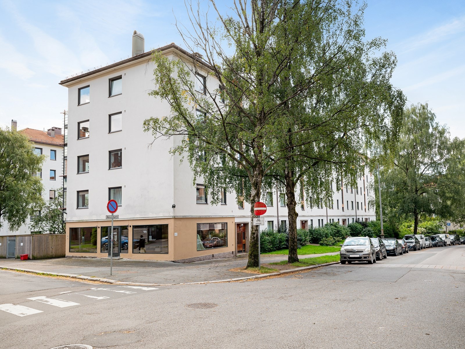 Attraktiv toppleilighet med nydelig beliggenhet på Bjølsen i meget veldrevet borettslag. Galleribilde