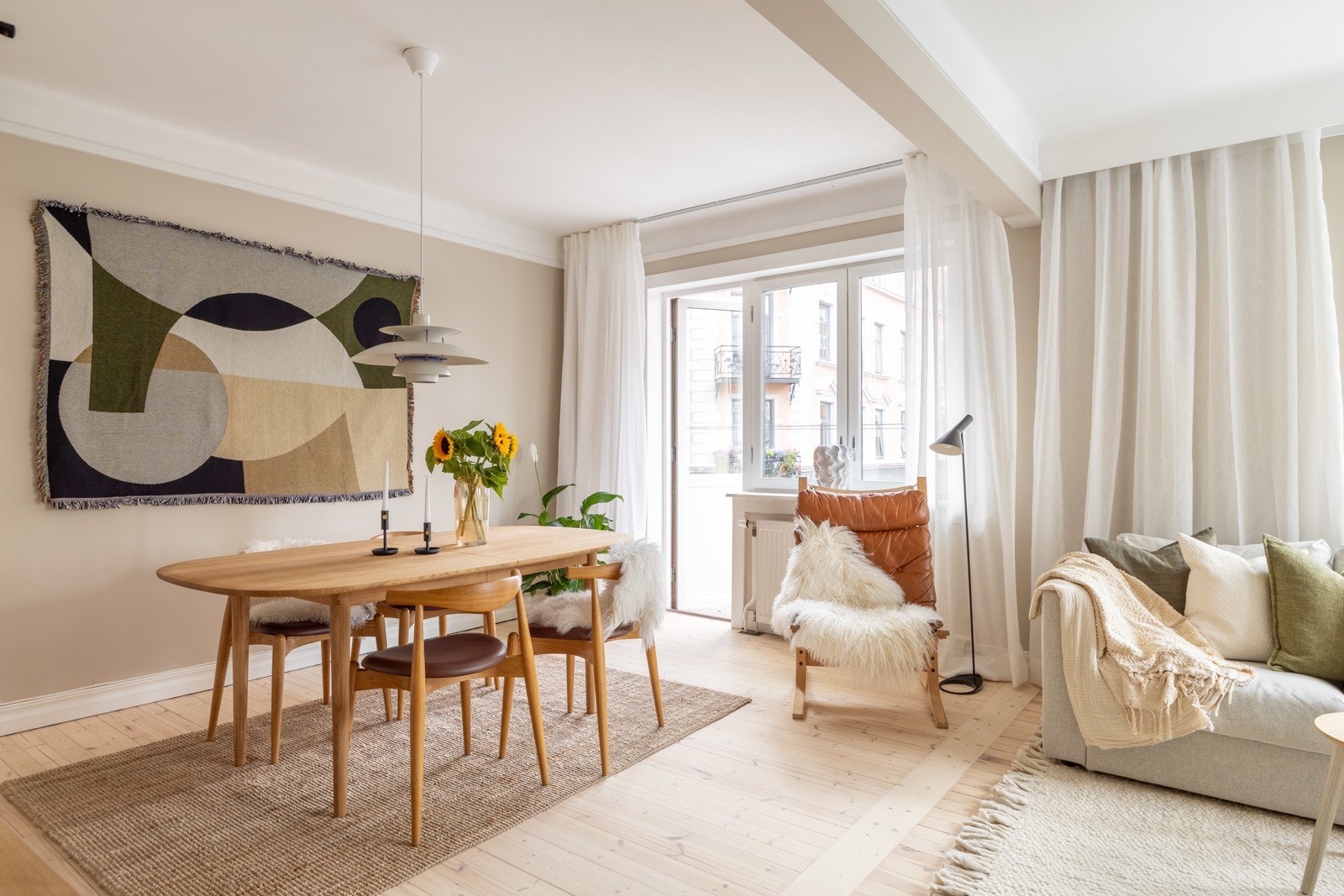 Innholdsrik 3(4)-roms hjørneleilighet med populær beliggenhet midt i smørøyet av Majorstuen. Galleribilde