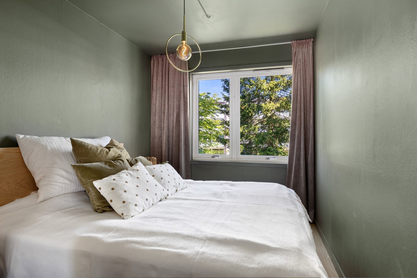 Leiligheten har tre innbydende soverom. Galleribilde