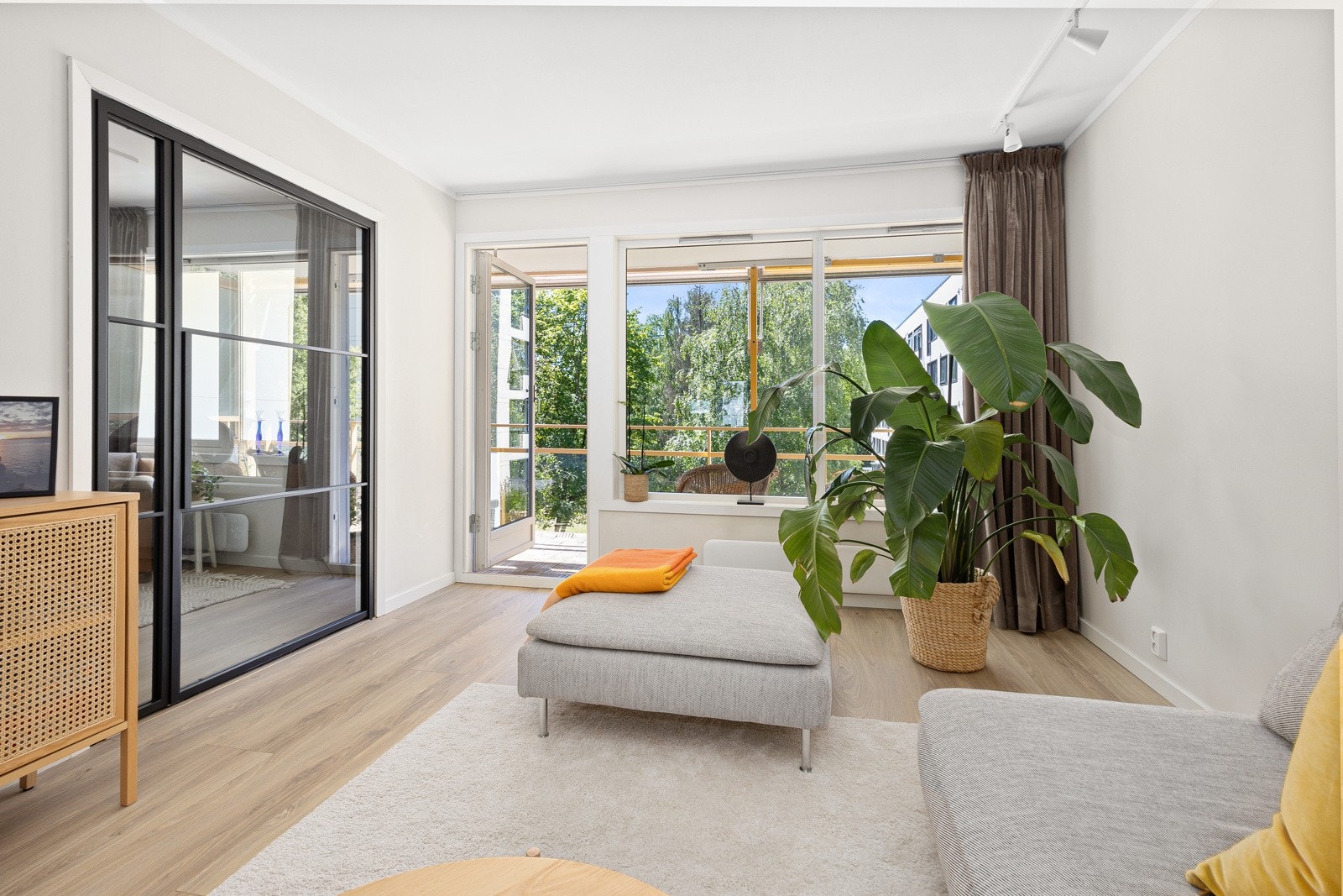 De fleste veggen fikk nye gipsplater, taklister og malte overflater. Galleribilde