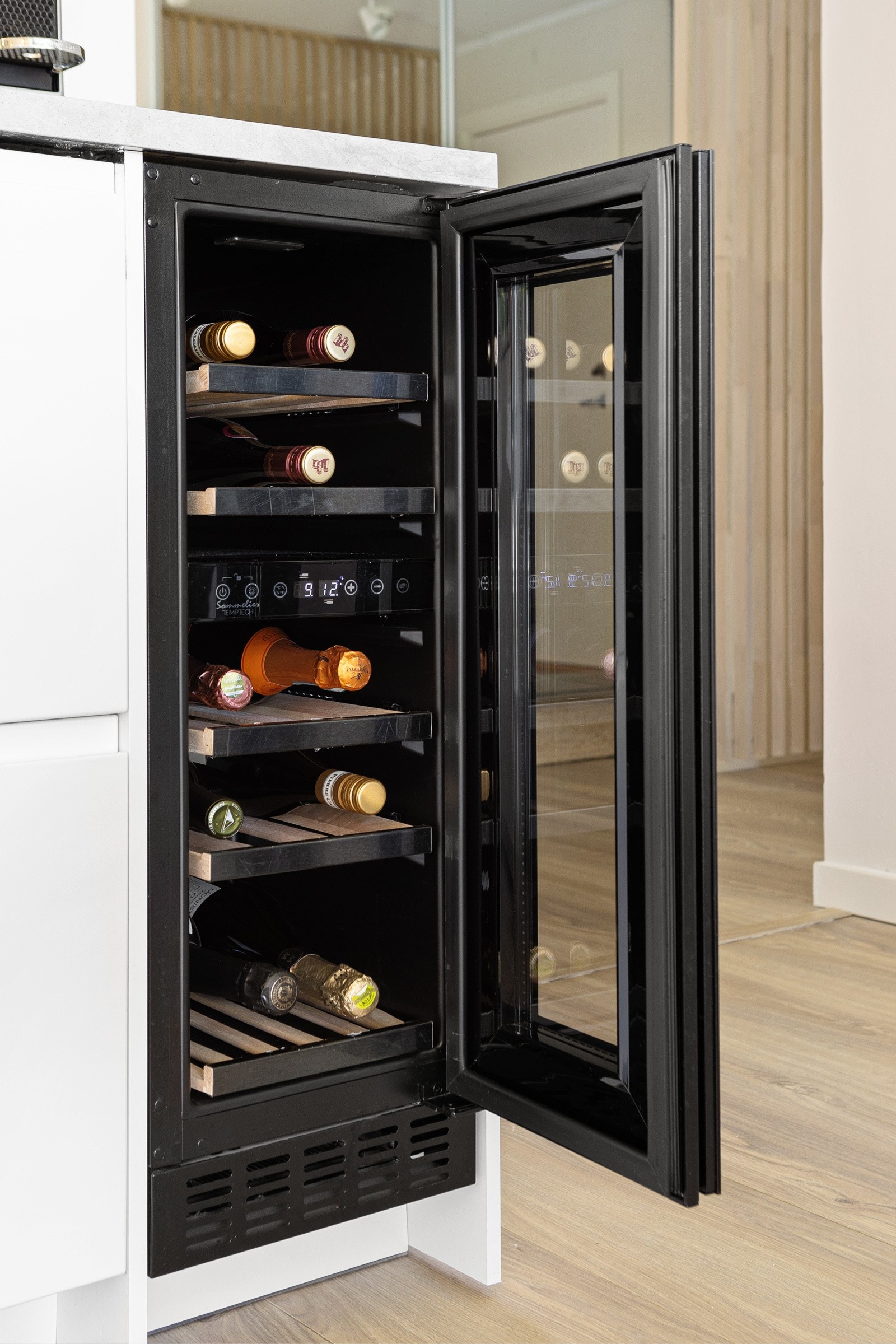 Vinskapet har to soner. Galleribilde