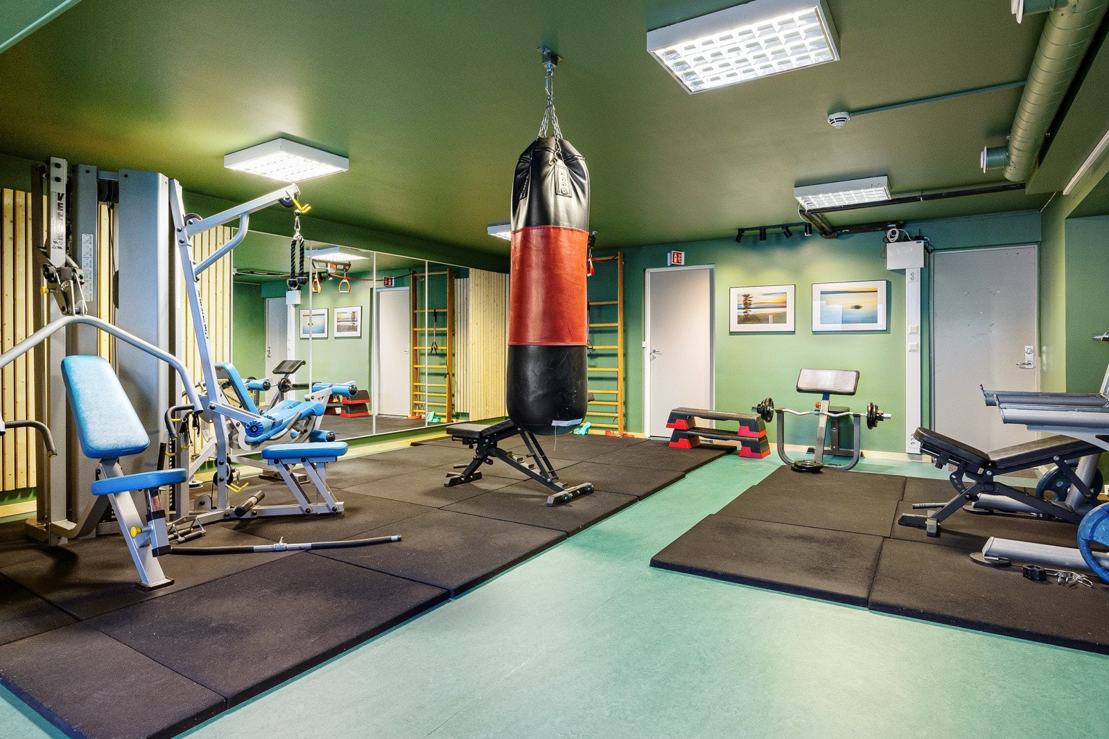 Borettslaget har flere fellestilbud for beboerne som blant annet trimrom med badstue i tilknytning Galleribilde