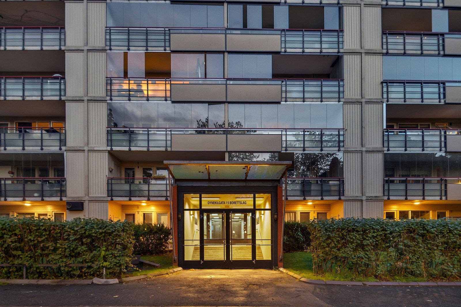 Inngangsparti - Heis til 3. etasje Galleribilde
