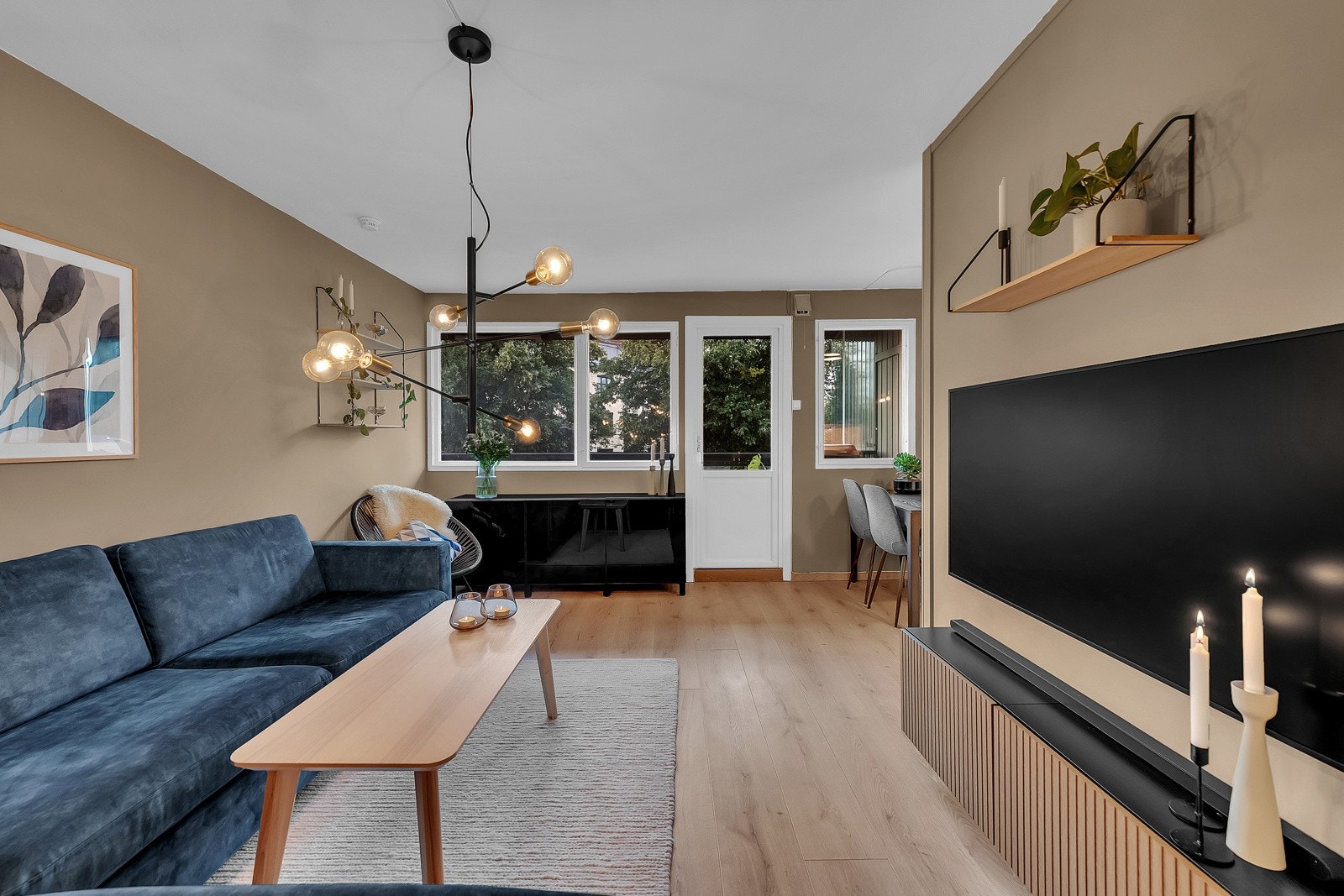 God plass til diverse møblering Galleribilde
