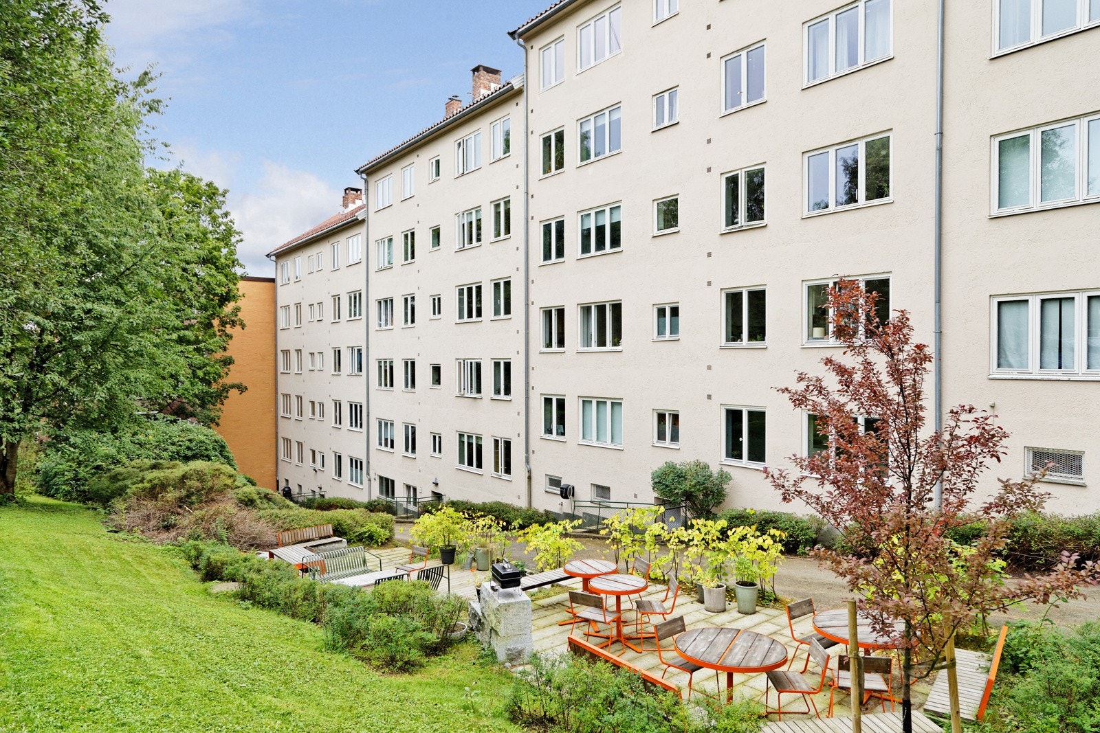 Meget opparbeidet og koselig bakhage til bruk for hele borettslaget Galleribilde