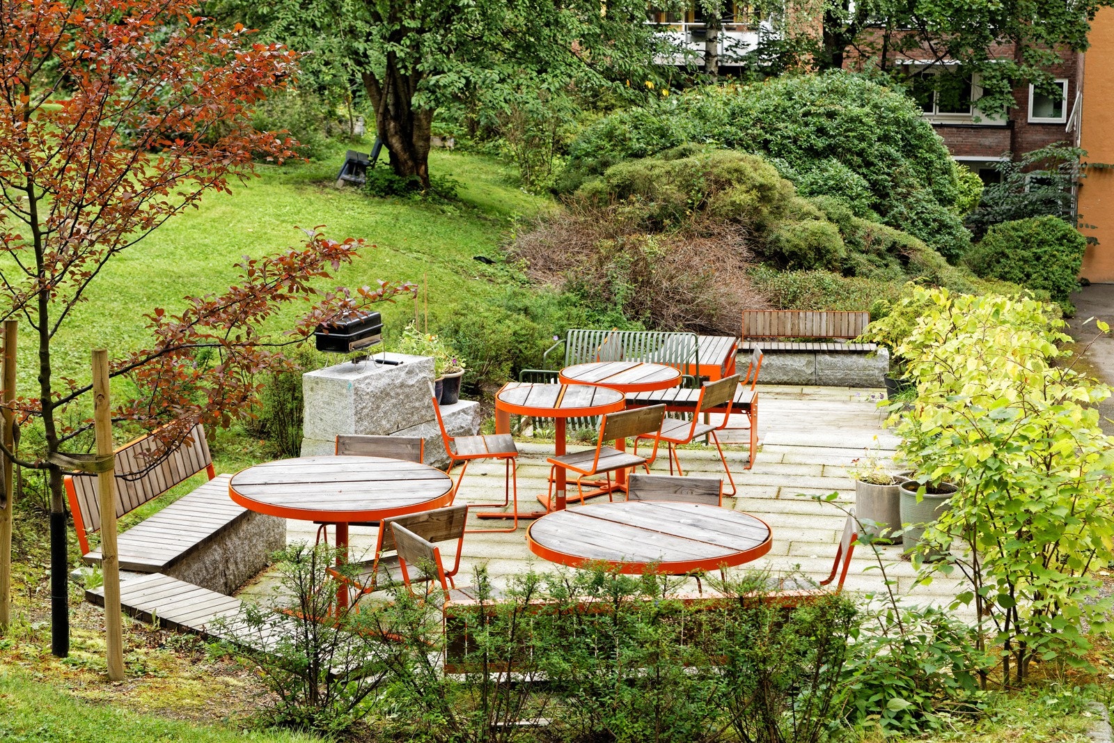 Borettslaget kan skilte med en rekke flotte grøntarealer og sitteplasser Galleribilde