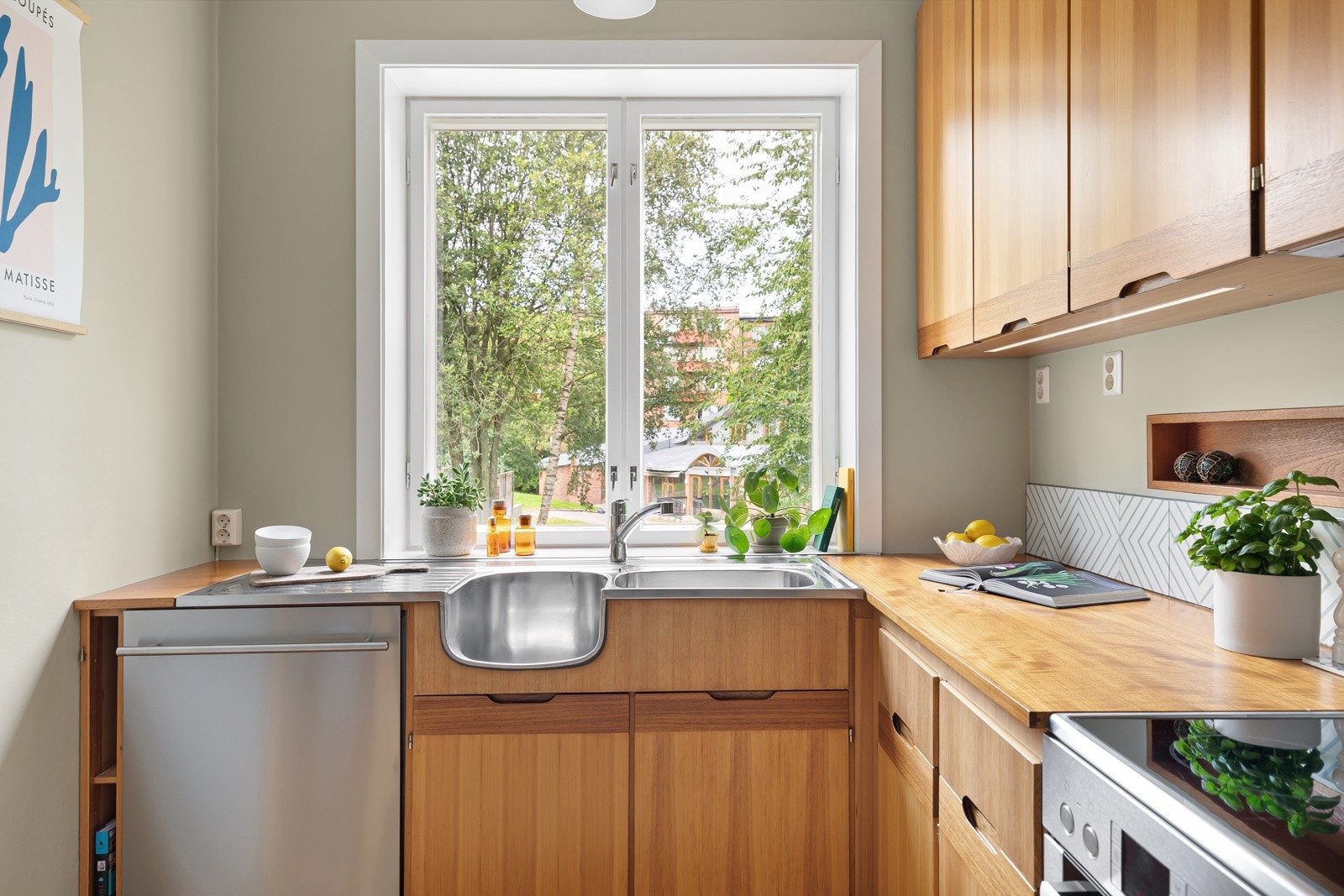 Benkebeslag med dobbel utslagskum og ett-greps armatur i krom Galleribilde