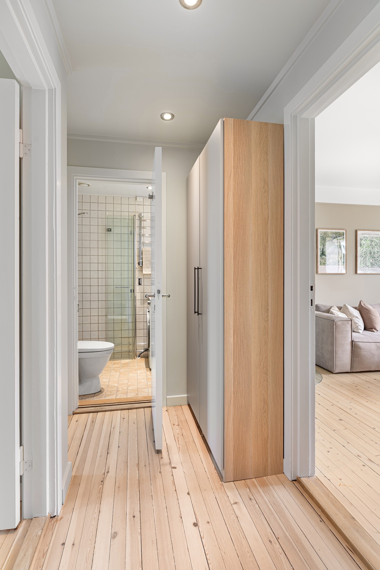 Flotte originale tregulv gjennomgående i leiligheten Galleribilde