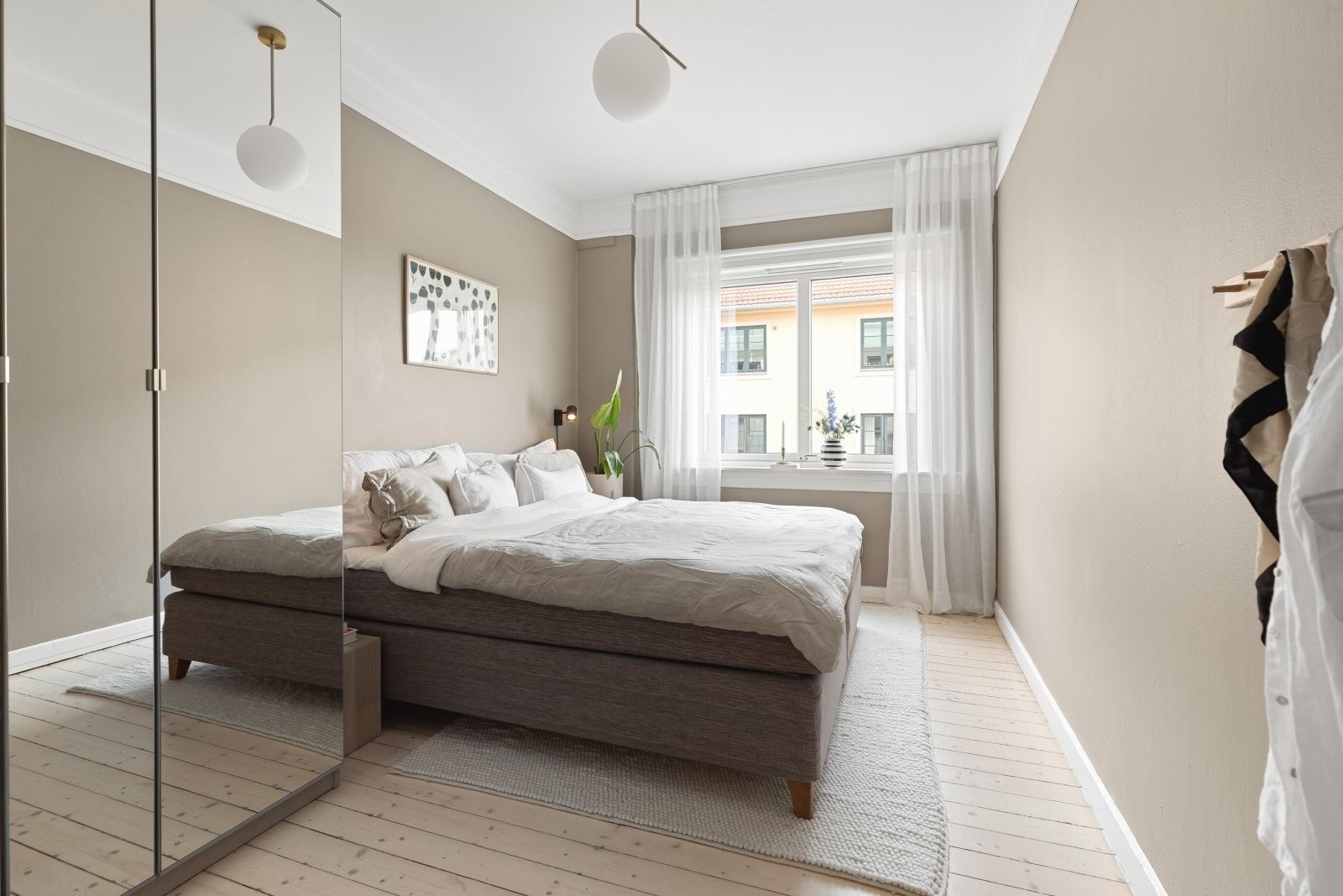 Hovedsoverommet har tilkomst fra entré Galleribilde