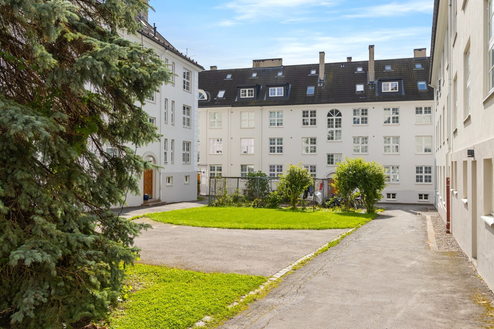 Borettslaget har òg selskapslokale som kan leies. Det har også vært arrangert utekino i bakgården, julegrantenning og hyggelige dugnader etterfulgt av sosialt samvær. Galleribilde