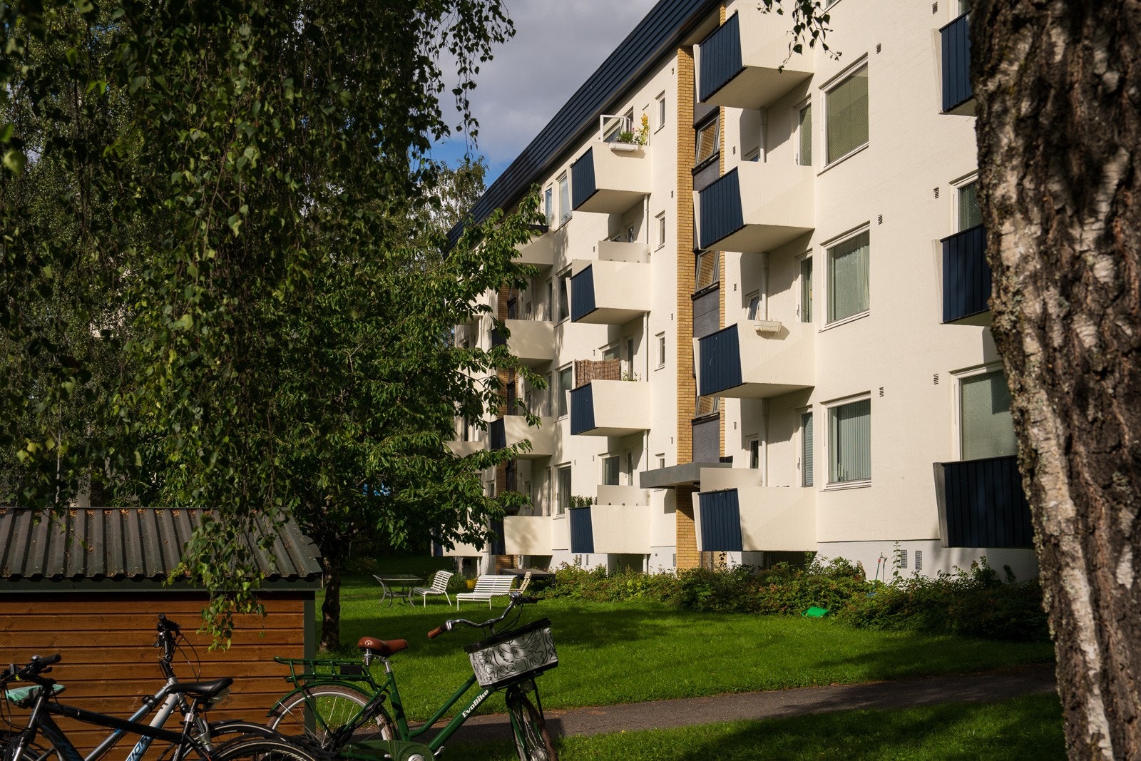 Det er kort vei til Idrettshøyskolen, BI, Blindern, Forskningsparken, Gaustad med Rikshospitalet og Ullevål Stadion. Galleribilde