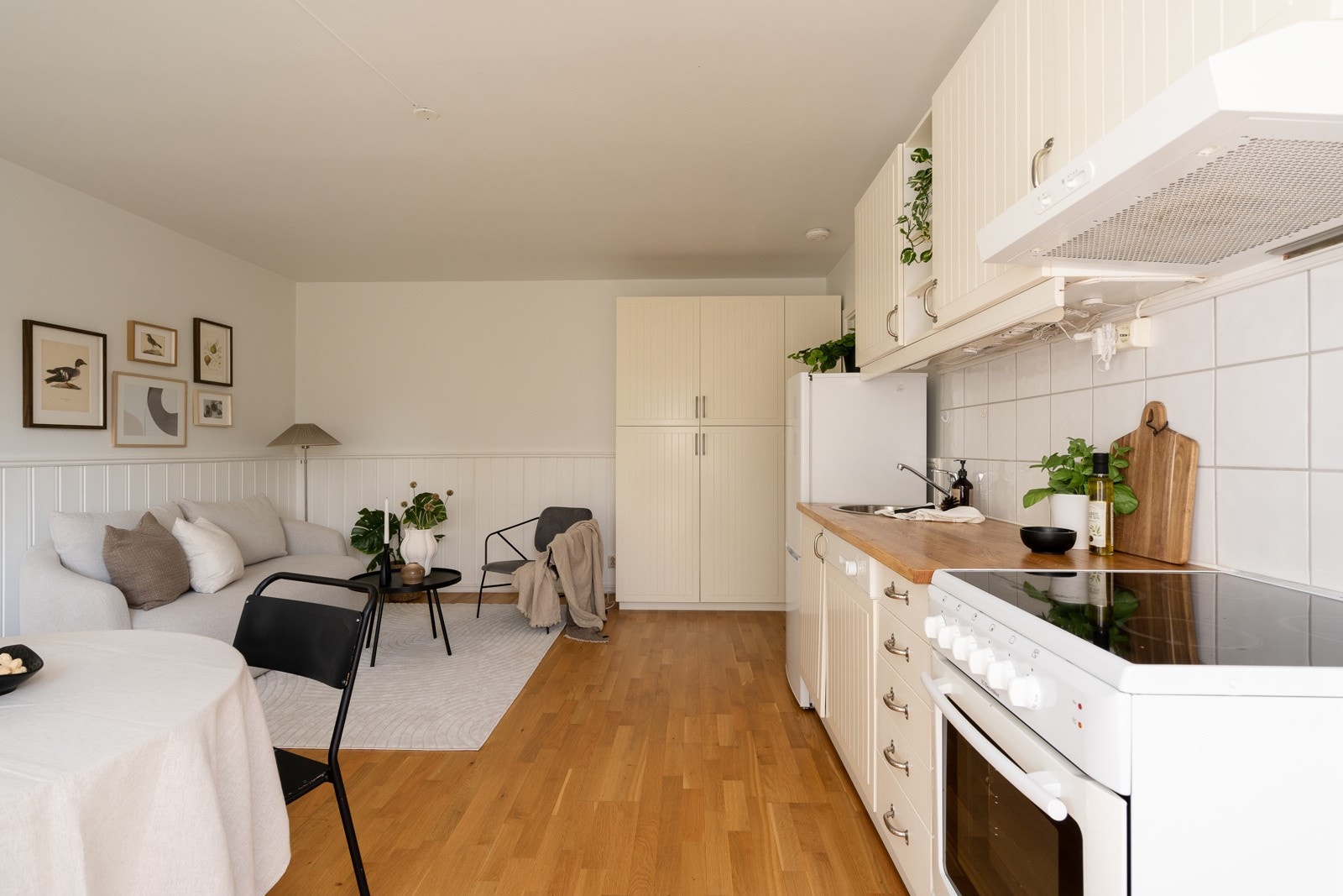 Stuens utforming gjør det enkelt å innrede. Galleribilde