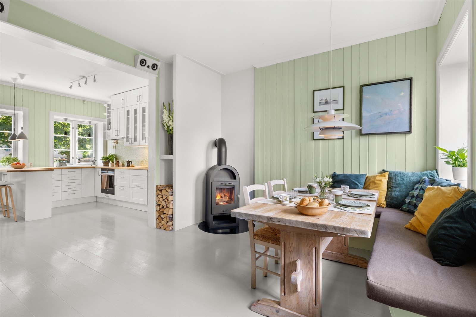 Drømmer dere om en lys og tiltalende bolig over fire etasjer inkl. loft og kjeller, er dette hjemmet for dere! Galleribilde