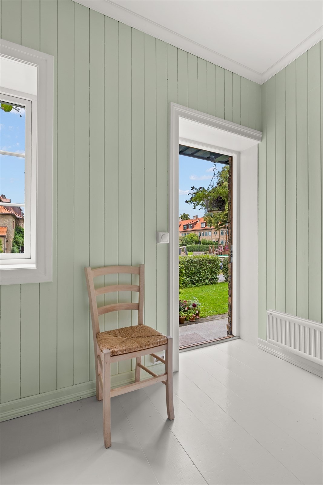 Direkte utgang mot hage og fellesareal på indre gård. Galleribilde