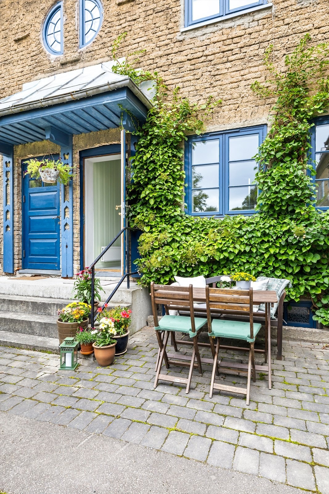 Boligen tilhører et hyggelig og veldrevet borettslag, bestående av tilsammen 303 andeler. Galleribilde