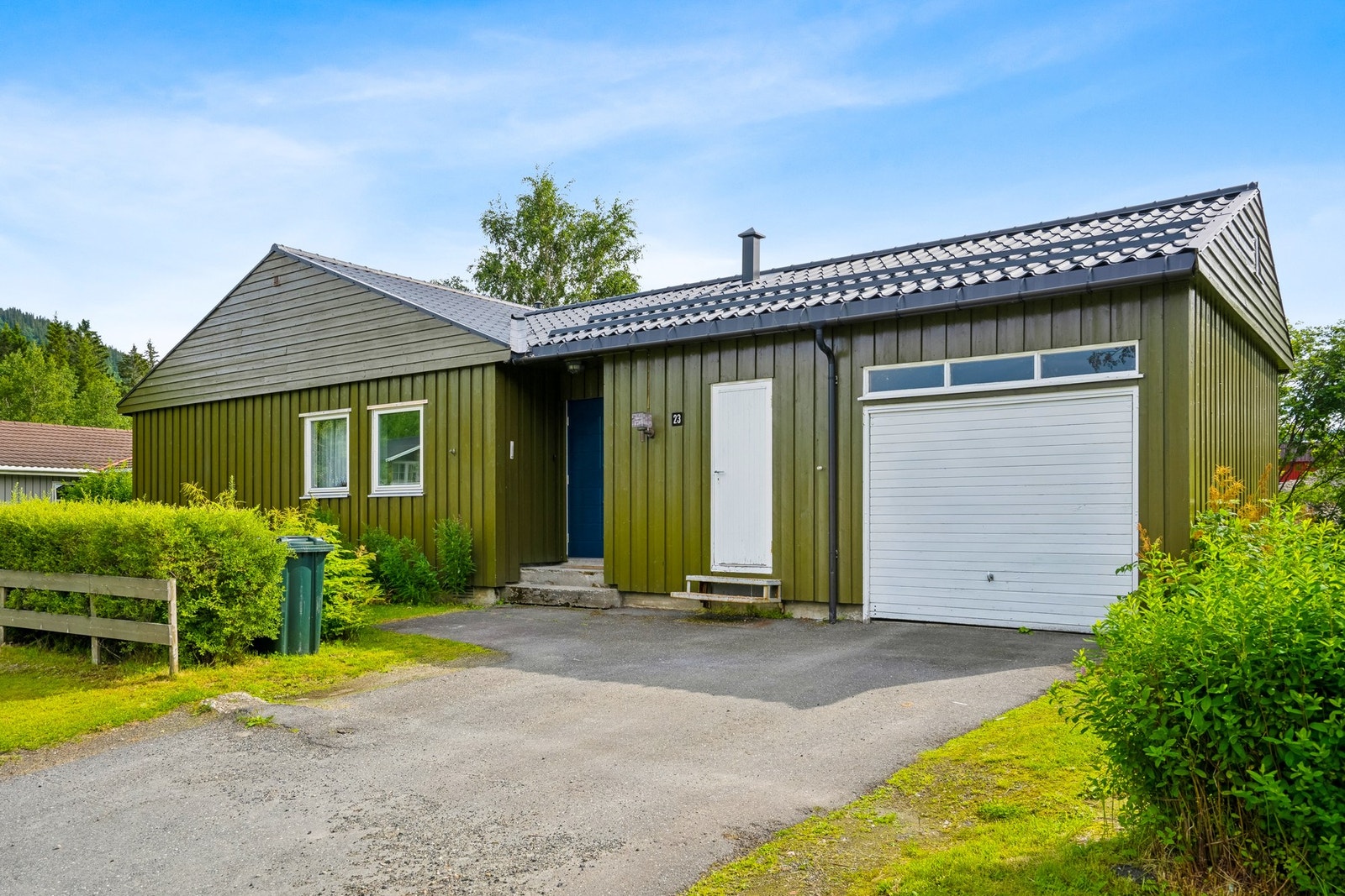 Her får du enebolig med en ypperlig plassering for familien som ønsker nærhet til butikker, skoler og idrettspark med det mangfoldet av aktivitetstilbud som finnes. Galleribilde