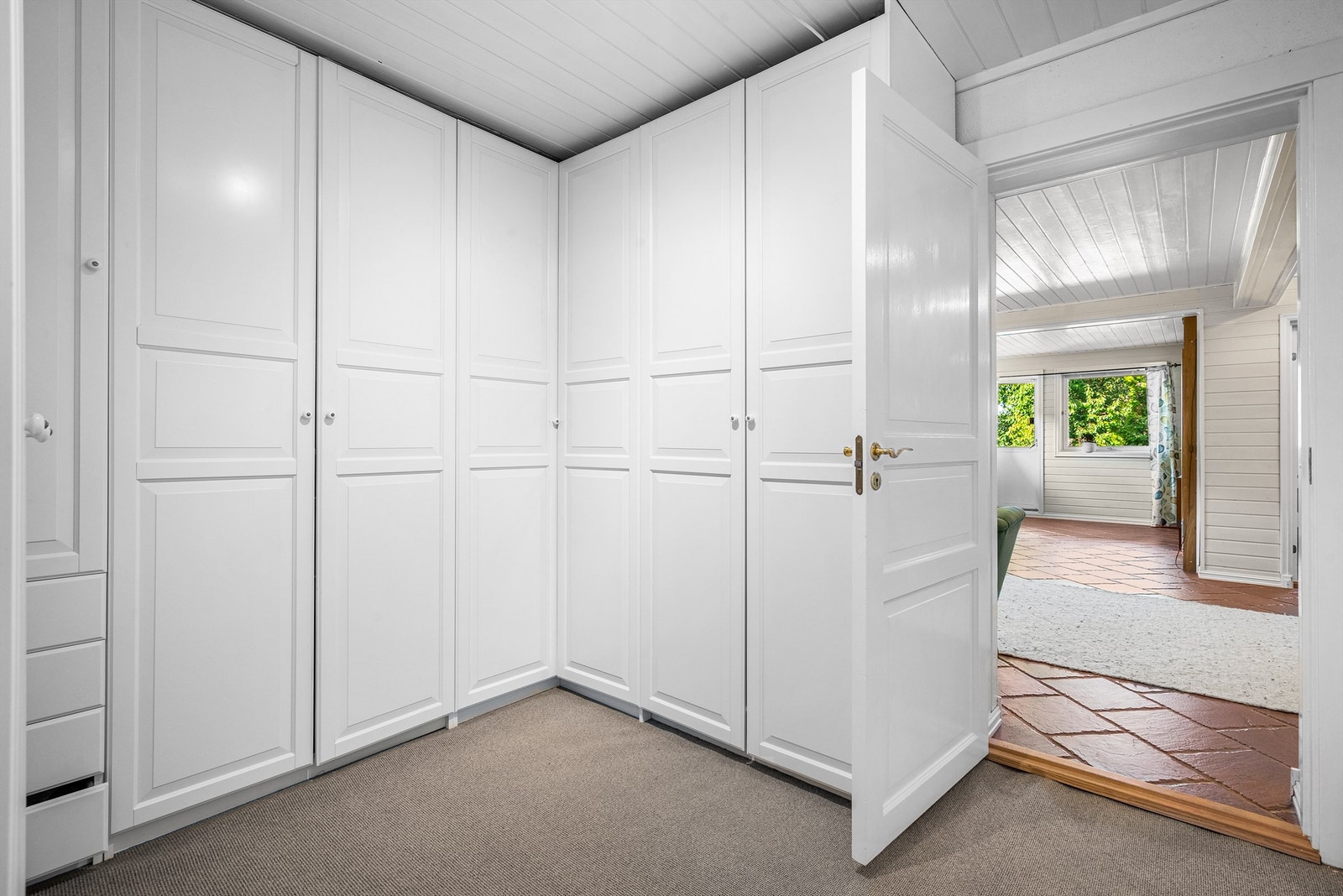 Disse bodene gjør det enkelt å holde boligen ryddig og organisert, samtidig som du alltid har lett tilgang. Galleribilde