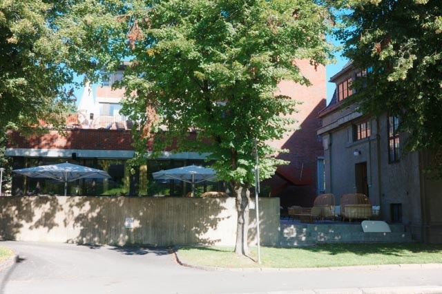 Jubel har en lekker uteservering over to plan som er svært populær. Galleribilde