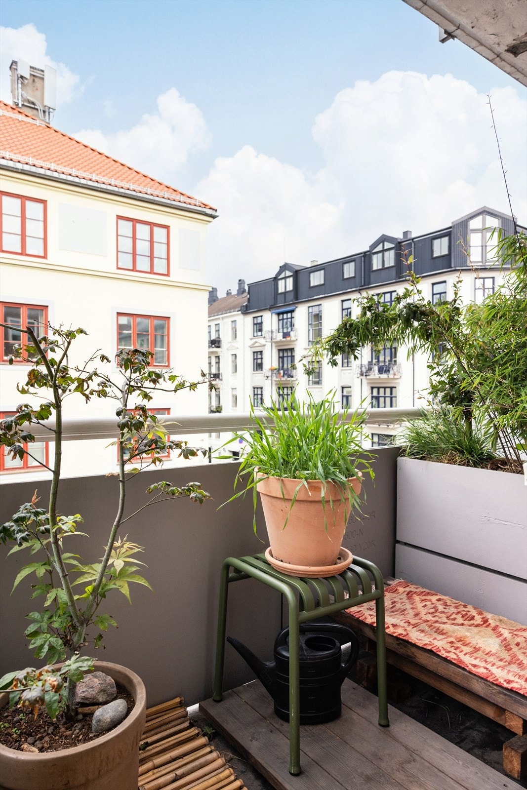 Balkongen er vestvendt og har gode solforhold. Galleribilde