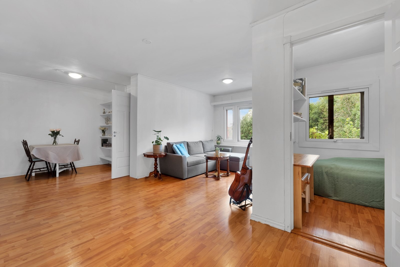 Åpen kjøkkenløsning som dette bidrar til en sosial atmosfære i boligen. Galleribilde