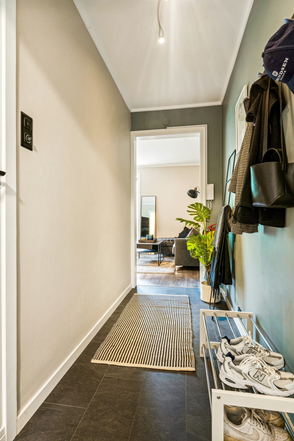 I 2021 ble det renovert stue, kjøkken og sovealkove. Galleribilde