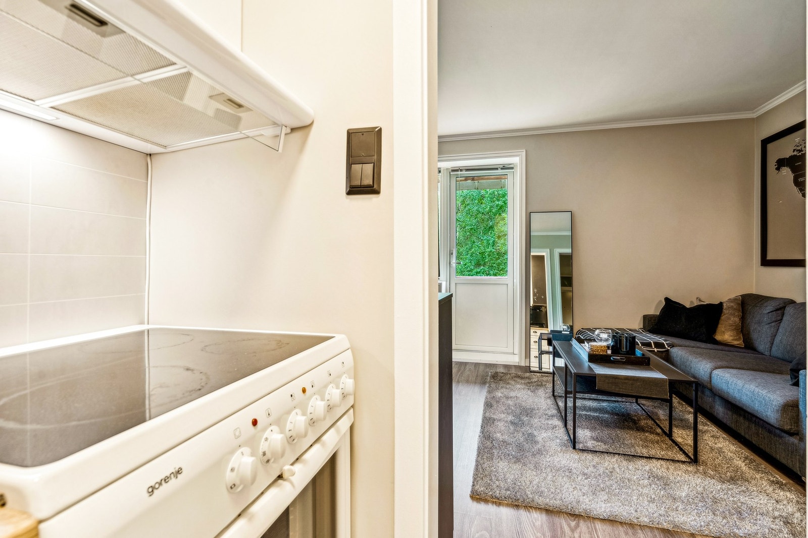 Det er kjøkkenventilator med avtrekk ut til felles ventilasjonssjakt. Galleribilde