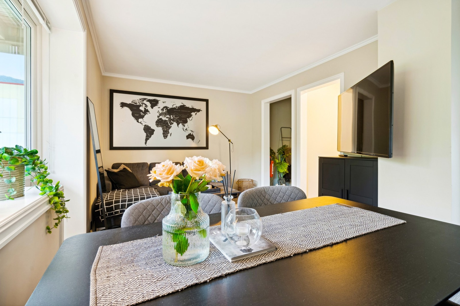 Leiligheten er på 32 m² og består av gang , bad, kjøkken , stue og sovealkove. Galleribilde