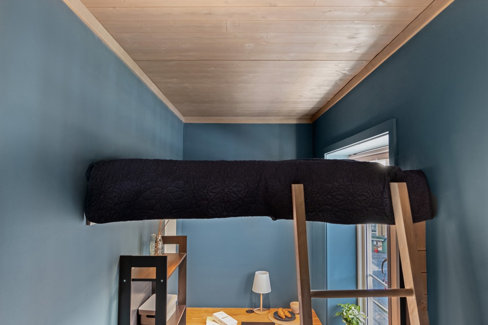 Hemsløsningen i alkoven. Alkoven er formelt ikke godkjent for varig opphold. Galleribilde