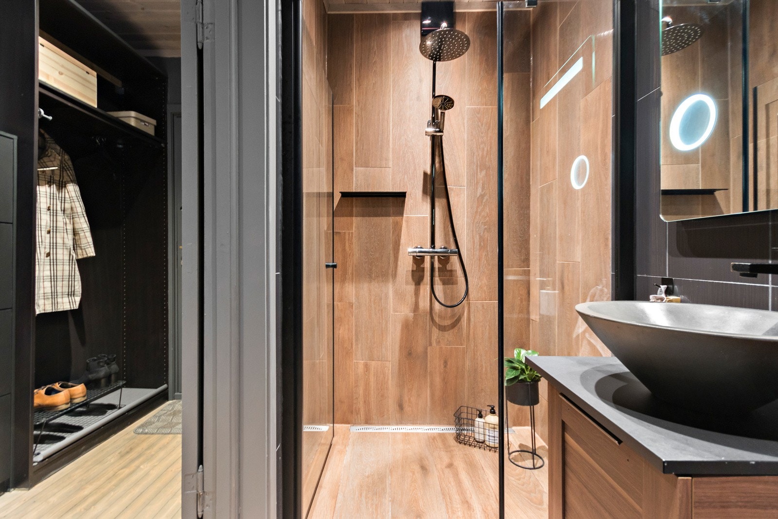 Det lekre badet har nydelige og gjennomtenkte fargevalg. Galleribilde