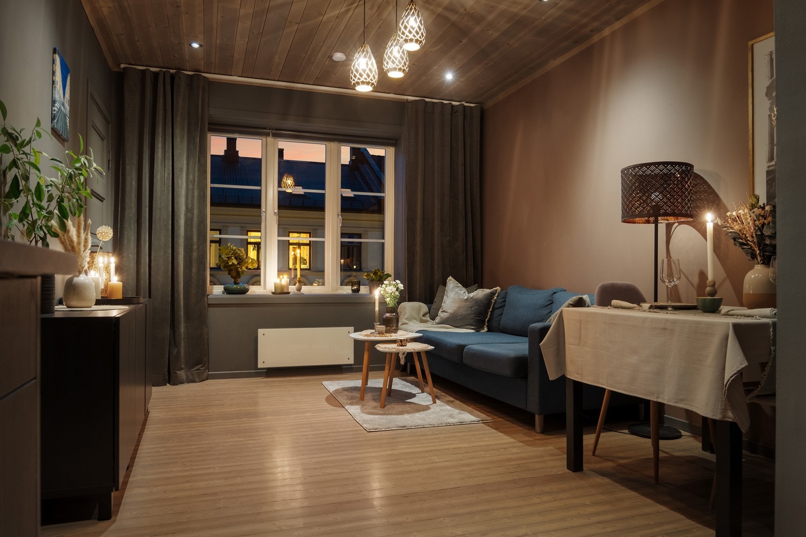 Boligen har en nydelig atmosfære om kvelden. Galleribilde