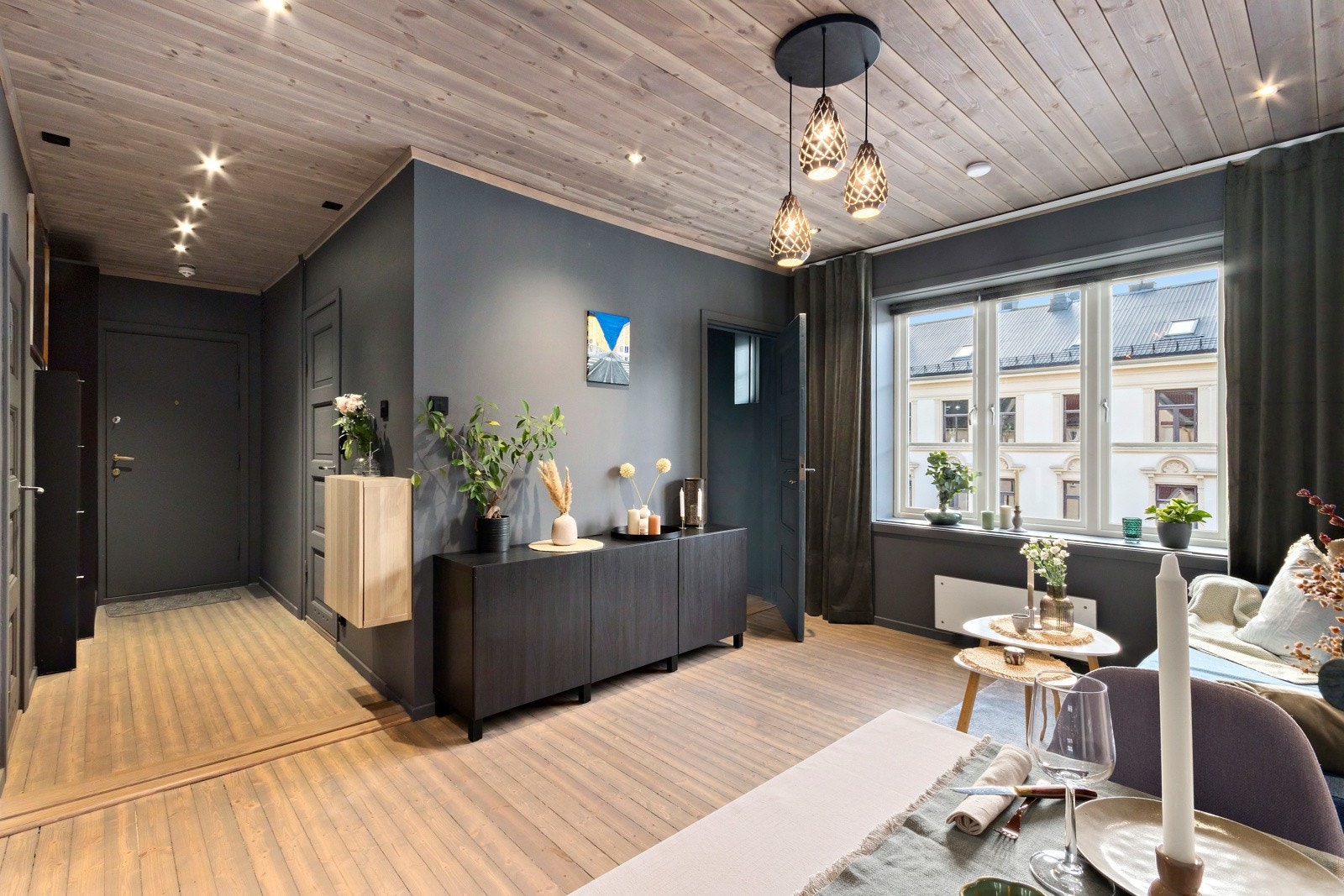 Stuen er holdt i delikate farger. Galleribilde