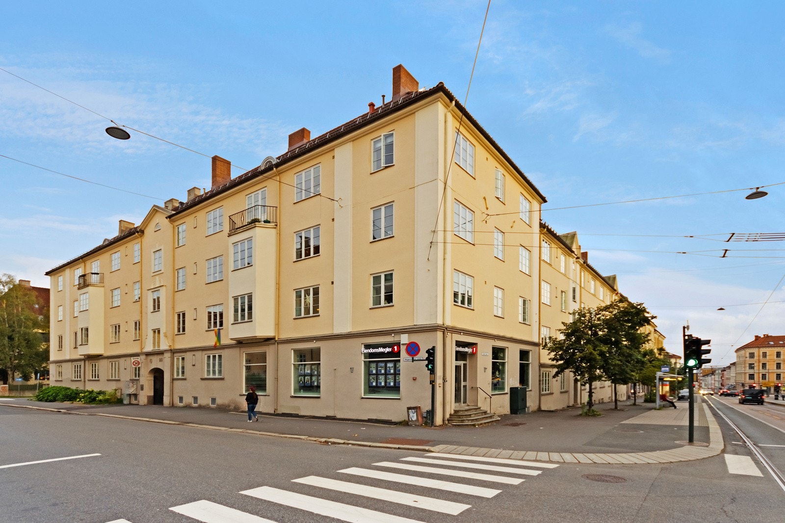 Leiligheten ligger i en klassisk Torshovgård. Galleribilde