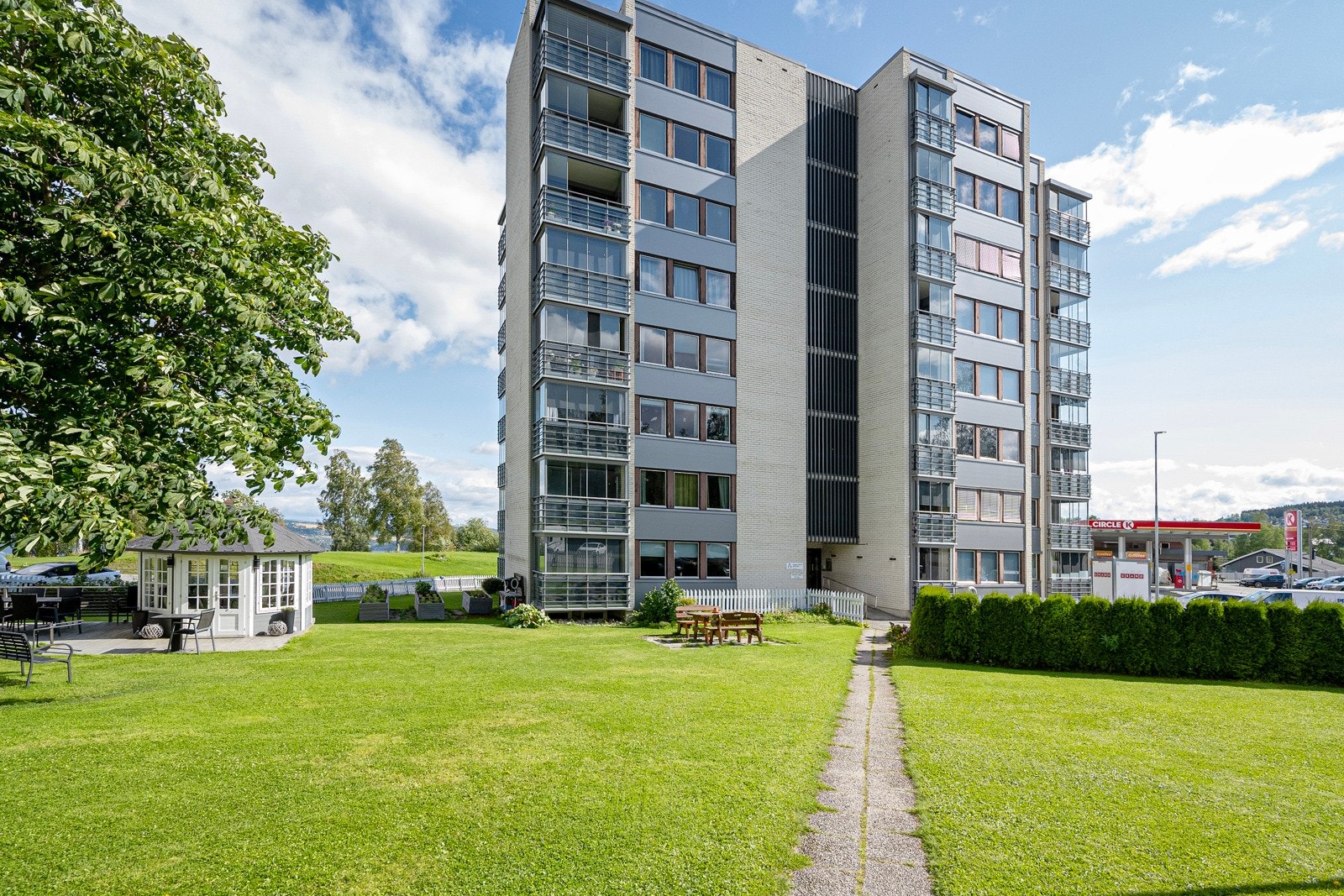 Leiligheten ligger fint til på Kopperud Galleribilde