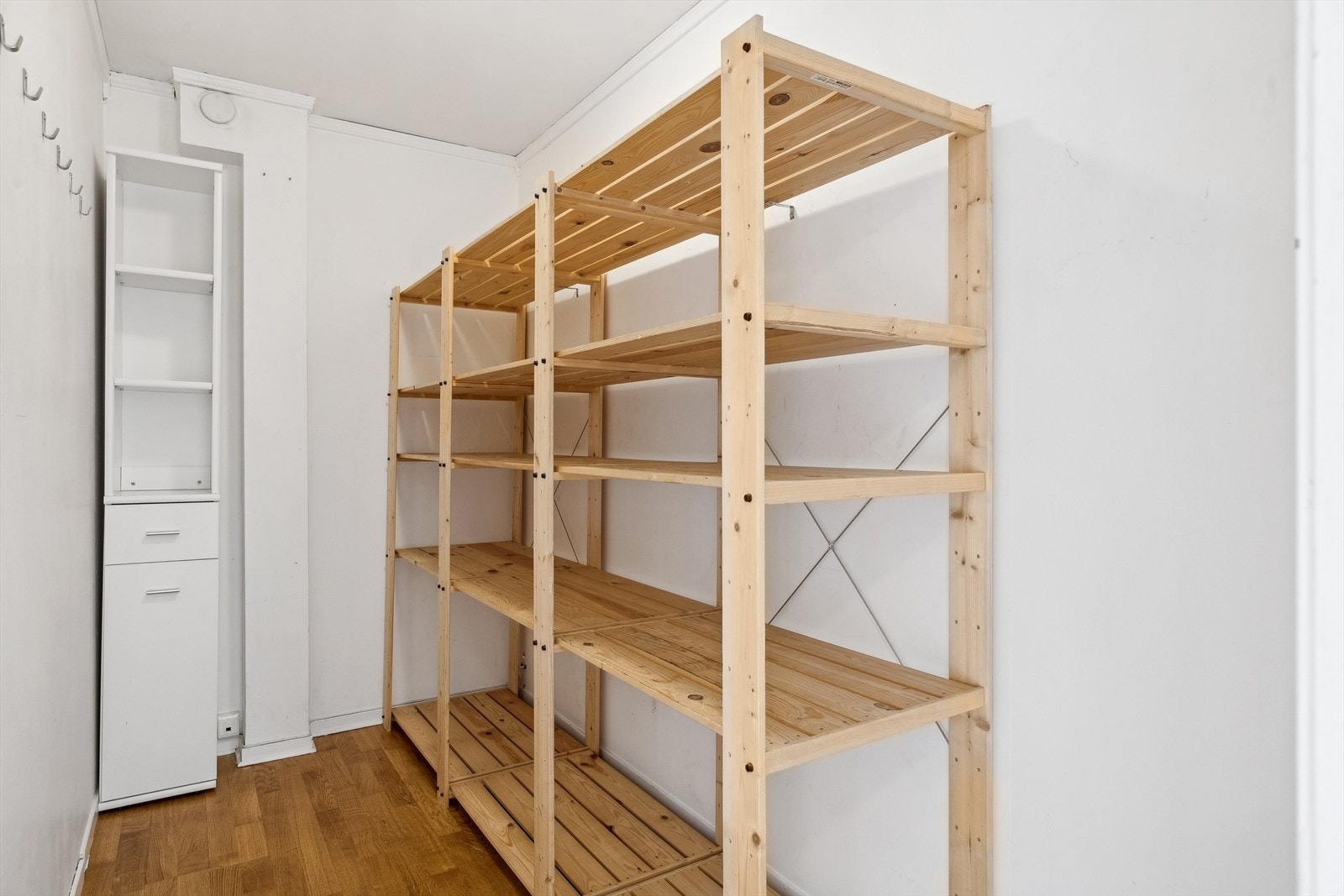Leiligheten har også en romslig bod for lagring. Galleribilde