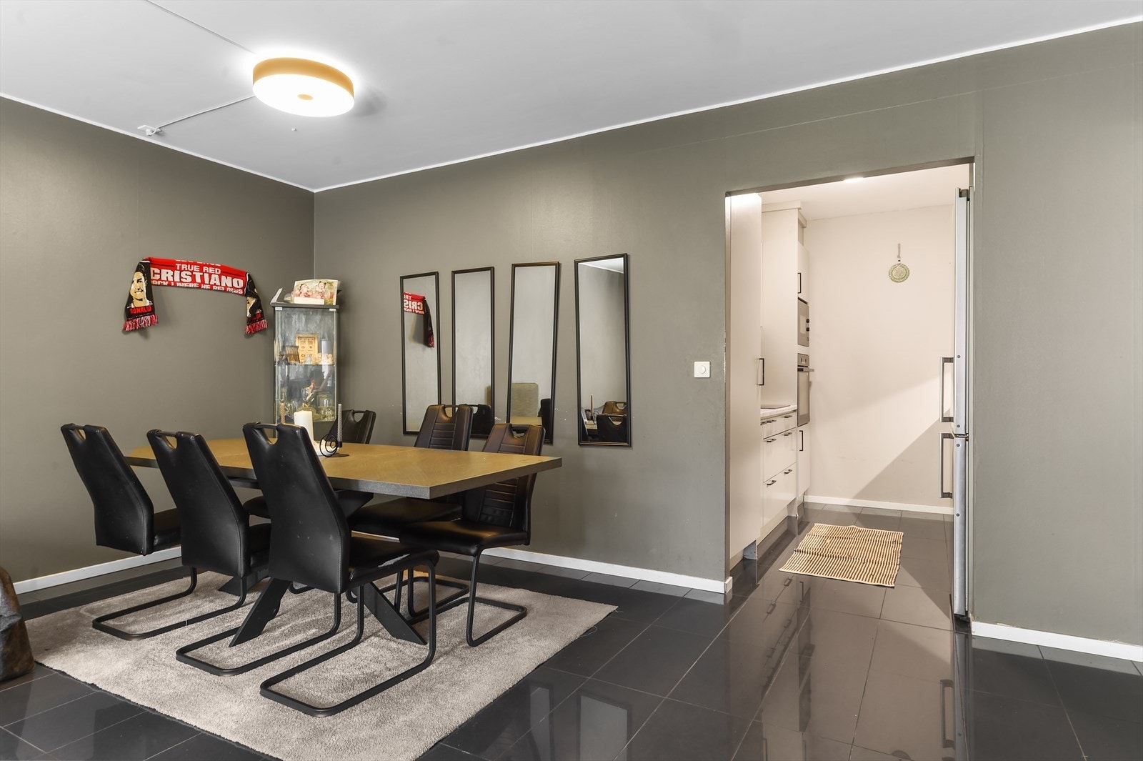 God plass til spisebord Galleribilde