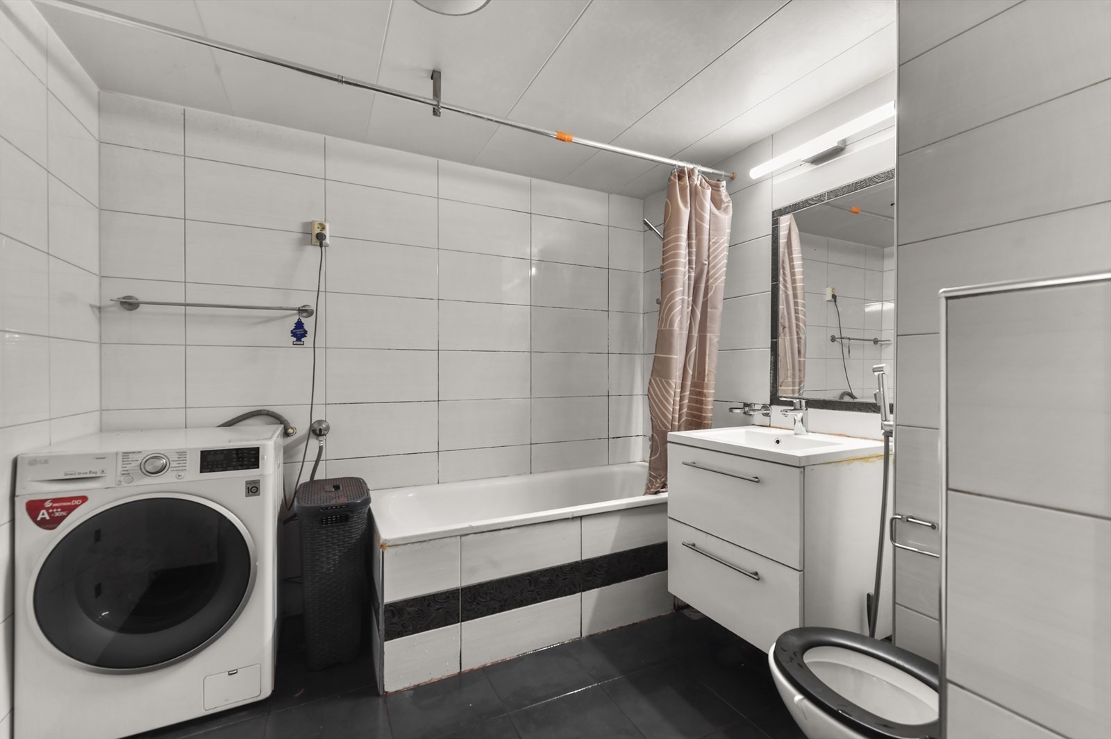 Helflisetbad av god størrelse Galleribilde