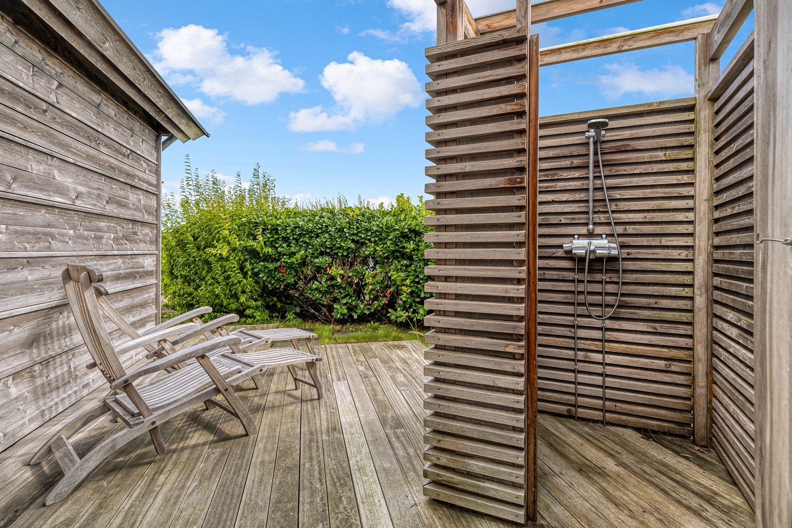 Utedusj integrert i hytteveggen Galleribilde