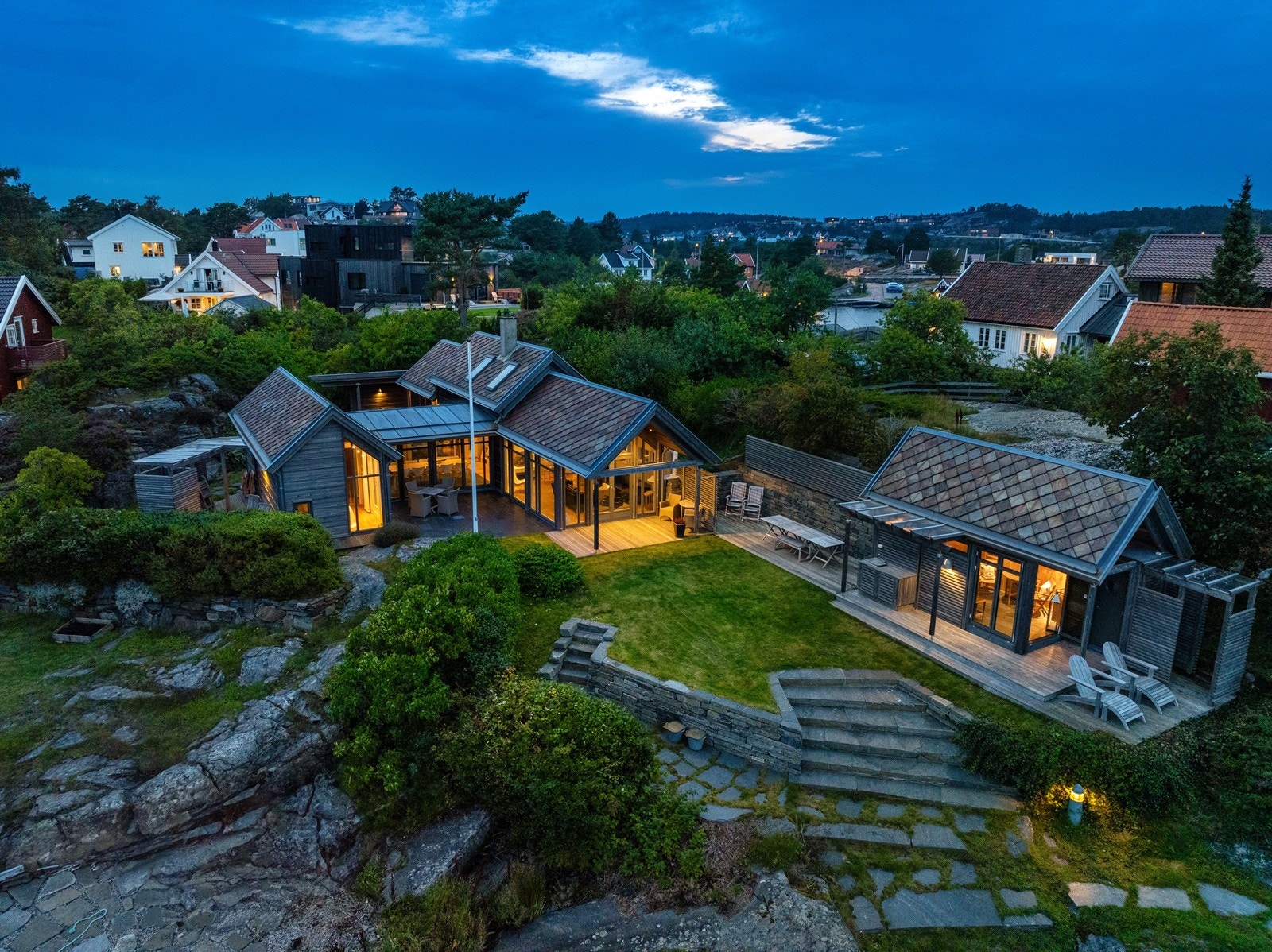 Hytten er meget godt plassert i terreng av arkitekt Haarklau Galleribilde