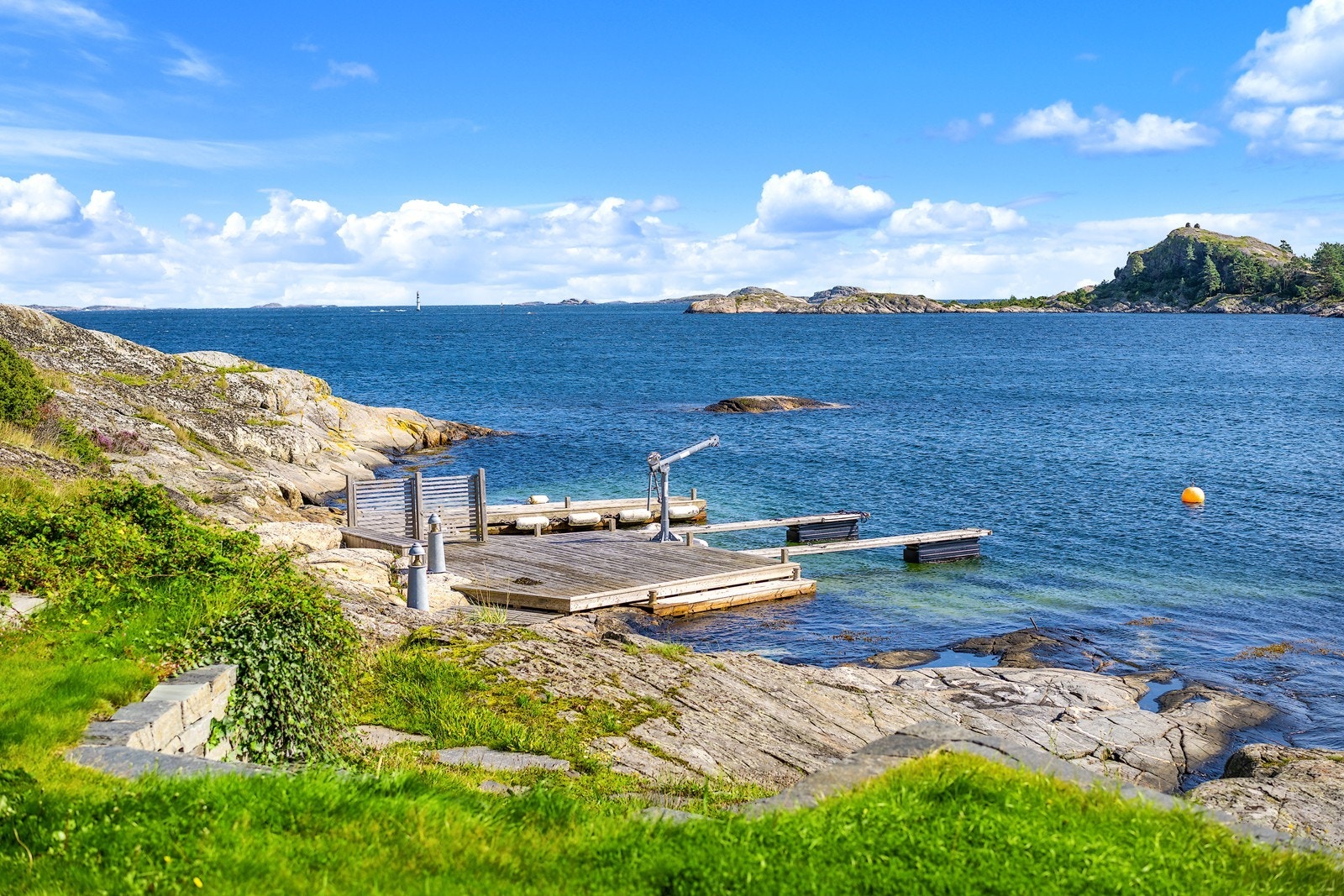 Med sol fra tidlig morgen til kveldssol i atrium og brygge til ca. 20:00 - 20:30 om sommeren Galleribilde